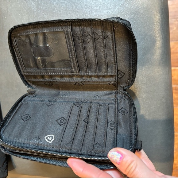 Vera Bradley Black Quilted Women's Bag Set (RFID lining in small) - Picture 4 of 11